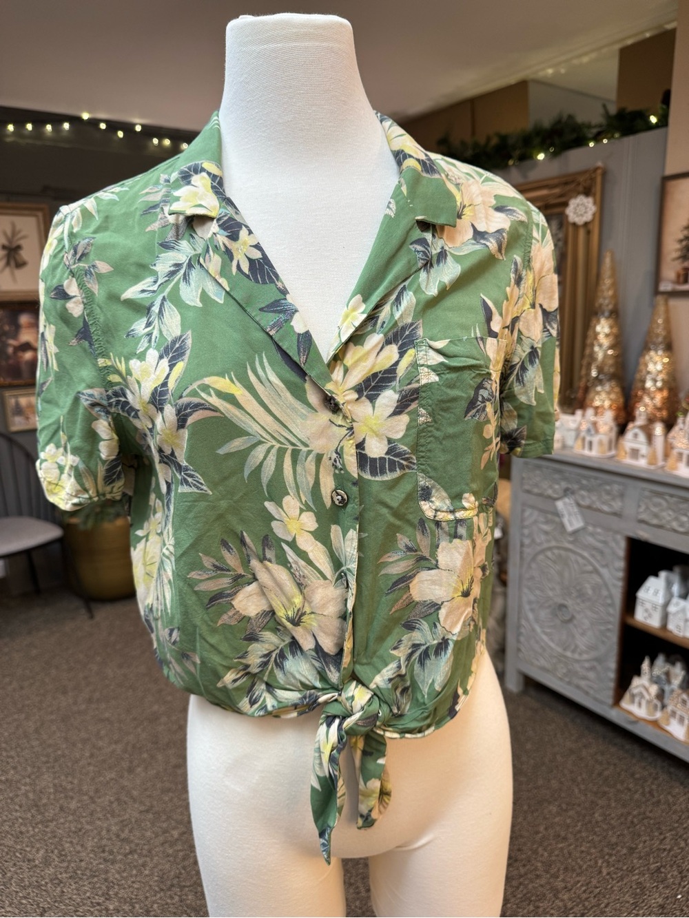 American Eagle Outfitters Green Floral Tie-Front Button Shirt